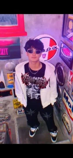 dj
