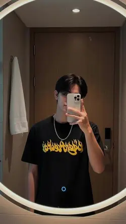 နီယွန်းလက်ရှိ Selfie Reveal