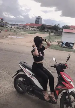 ក្រធ្វើតាមក្រ..