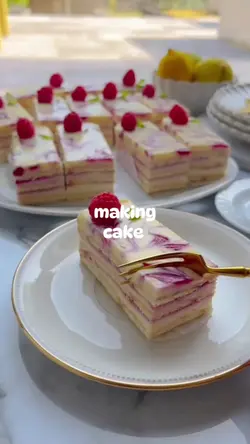 making cake 