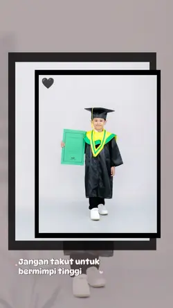 Foto wisuda anak