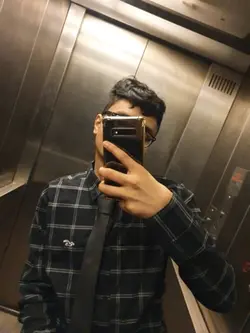 Mirror Selfie 🤳 