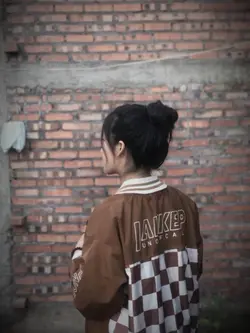ຮັກແພງ