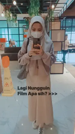 Lagi nungguin film