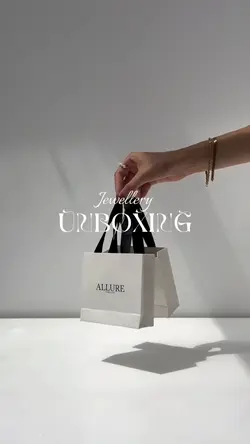 Jewellery unboxing