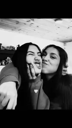 Live photo amigas