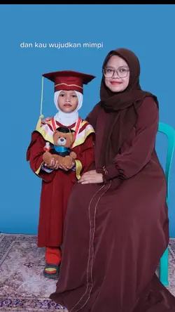 Foto Wisuda Anak