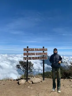 naik gunung 