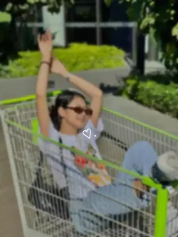 tinitigan ko