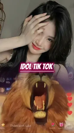 Được fan tặng quà