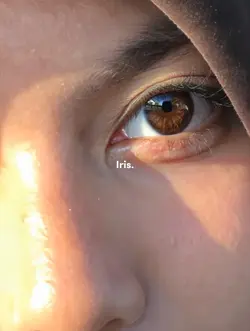Zoom in eyes Ai