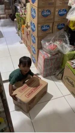toddler sibuk