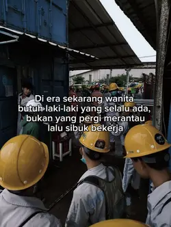 laki² sibuk kerja