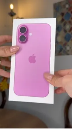 Unboxing IPhone 16