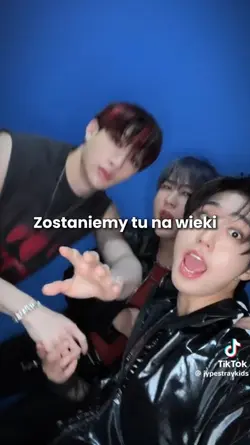 STRAY KIDS