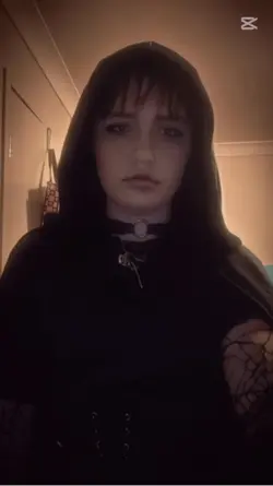 UNEVEN AHH EYELINER 