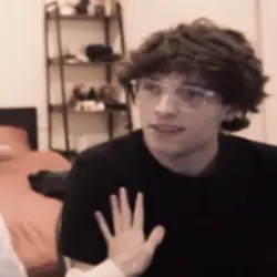 where his glasses?!