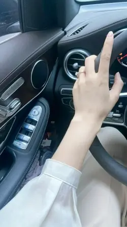 nyetir mobil wanita