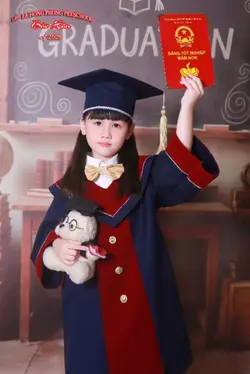 Con gái tốt nghiệp