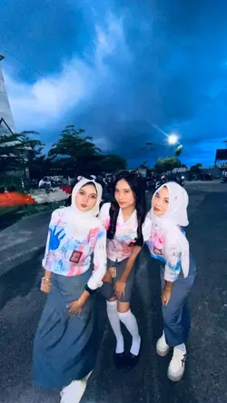 versi foto bertiga