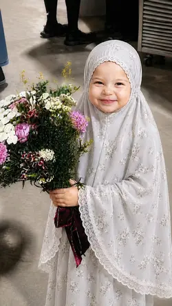 Anak kecil mukena