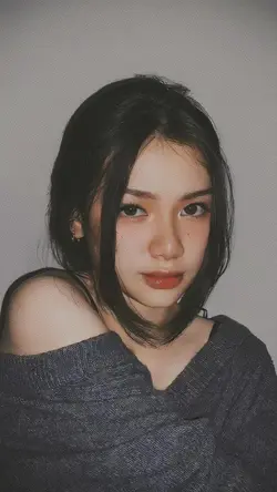 6 PHOTOS