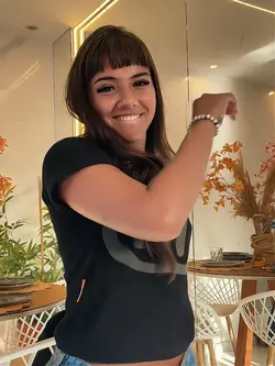 Ela faz storyzinho 2