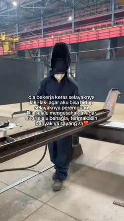 Dia bekerja keras