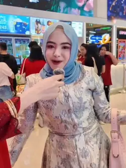 trend cewek nyanyi 