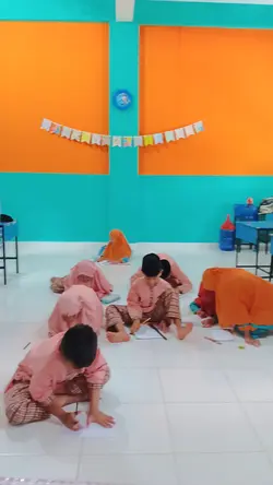 siwa menggambar