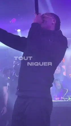 Modèle | kobaLaD 🤦🏽‍♂️🧏🏽‍♂️