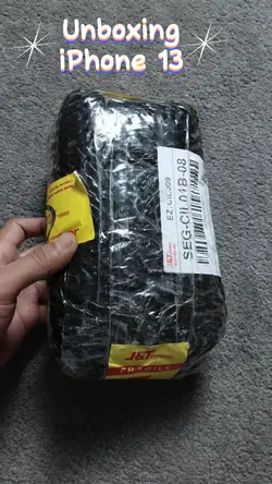 Unboxing iPhone