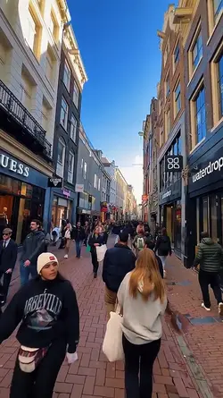 SLOWMO X ASTRONAUT