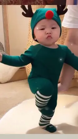 Baby Ai dance
