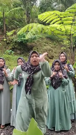 ibu" joget baju ijo