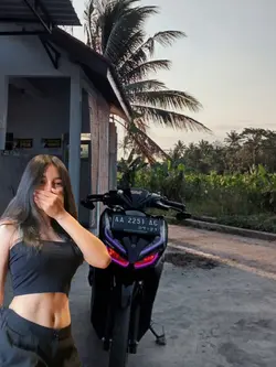 Cewe joget dimotor