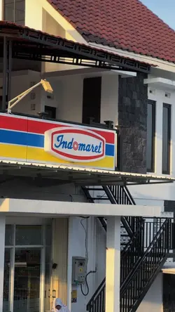 DIANTARA KAU DANA