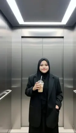 foto dalam lift 