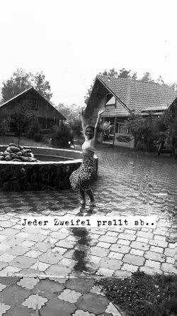 Sie tanzt im Regen