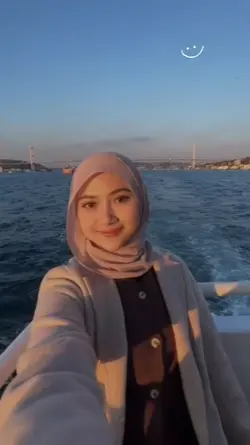senyum senyum