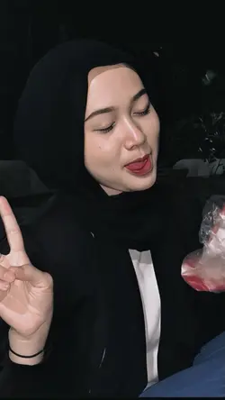 liat ade nona makin