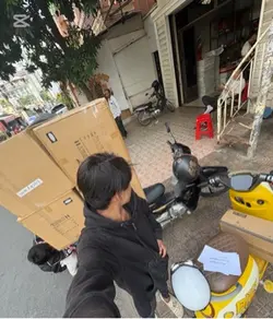 អង្គុយម្នាក់ឯង
