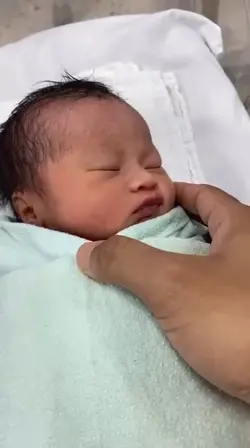 baby sneezing trend