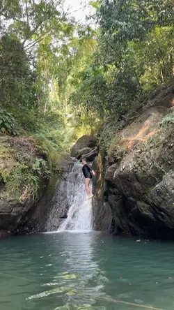 Cliff jumping 