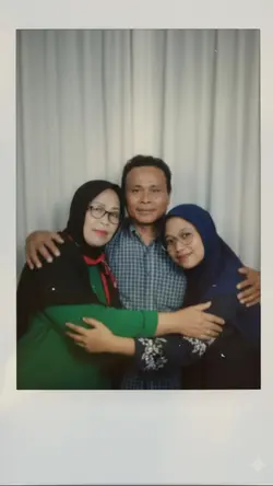 Polaroid ibu ayah