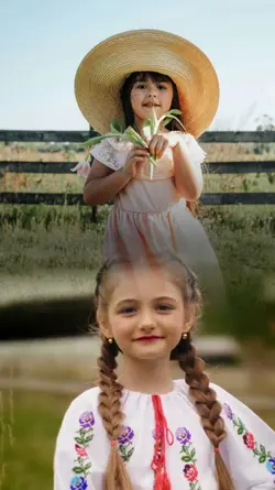 FATA FRUMUSICA