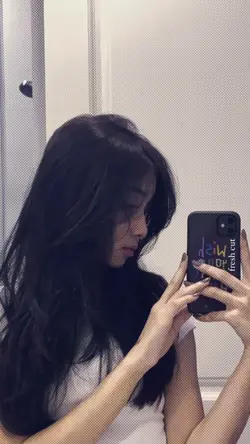 mirror selfie