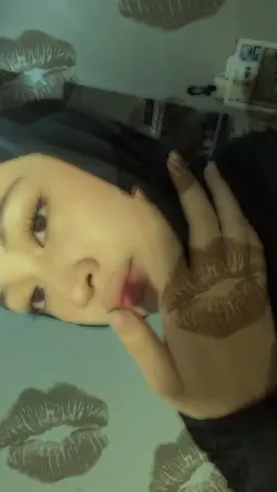 slowmo kiss