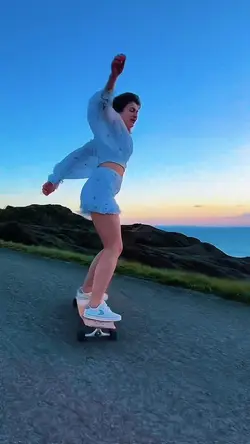 SLOWMO SKATEBOARD 