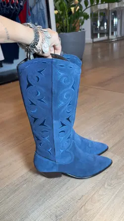 Bota Luiza Barcelos
